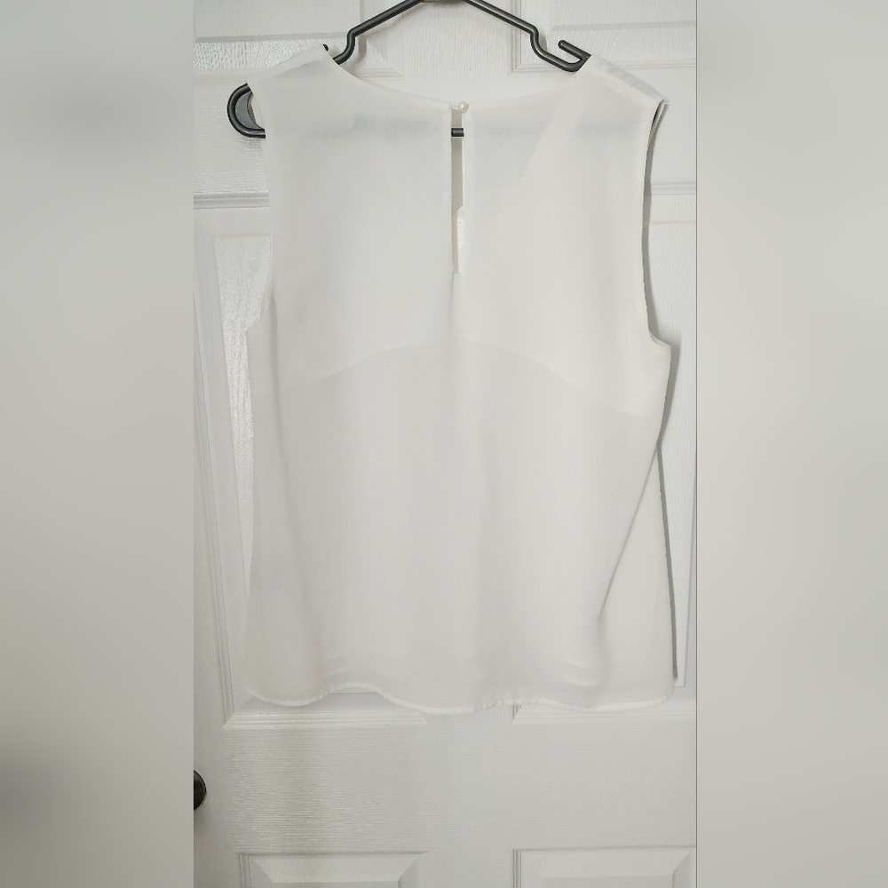 NWOT Sleeveless Top With Bow Trim - Picture 5 of 5